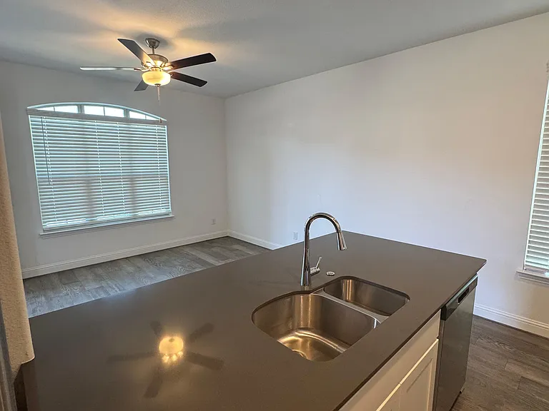 2105 McMullin Dr #2105 — Photo 4