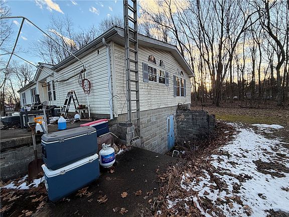 3rd image of 421 E Twin Ln