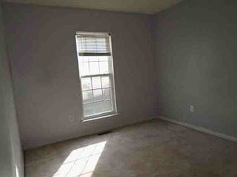 5th image of 109 Hawthorne Greene Cir