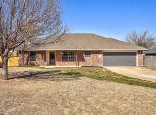 201 S Chanda Ln, Mustang, OK 73064