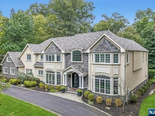 34 Deerhorn Trl, Upper Saddle River, NJ 07458