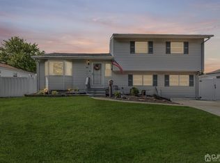 51 Woodshore W, Keyport, NJ 07735