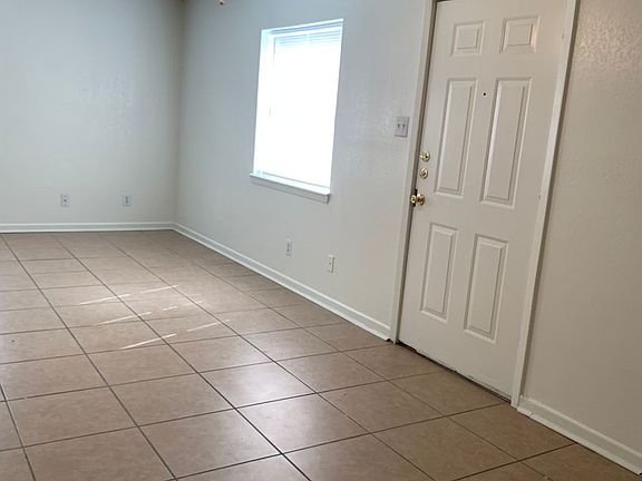 2nd image of 506 Alpine St APT A