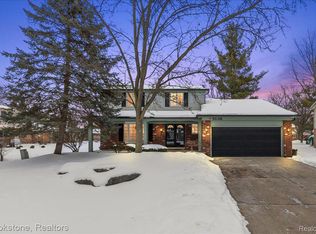 5138 Hale Dr, Troy, MI 48085