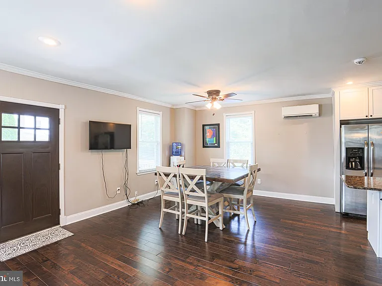 215 Clarendon Ave — Photo 17