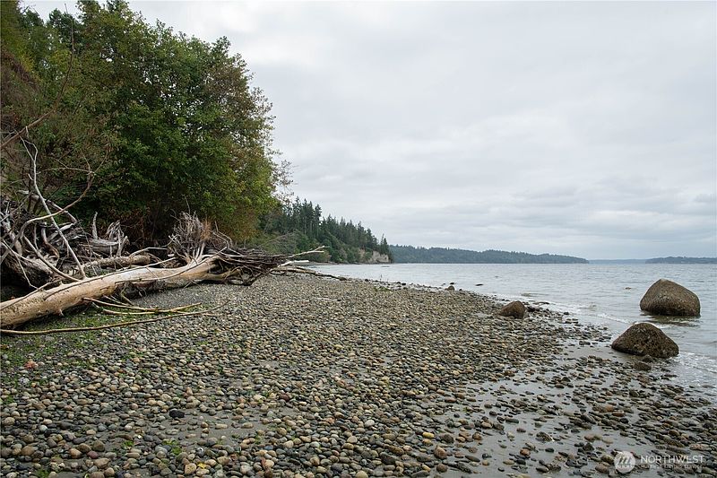 4th image of 6206 Crescent Beach Road