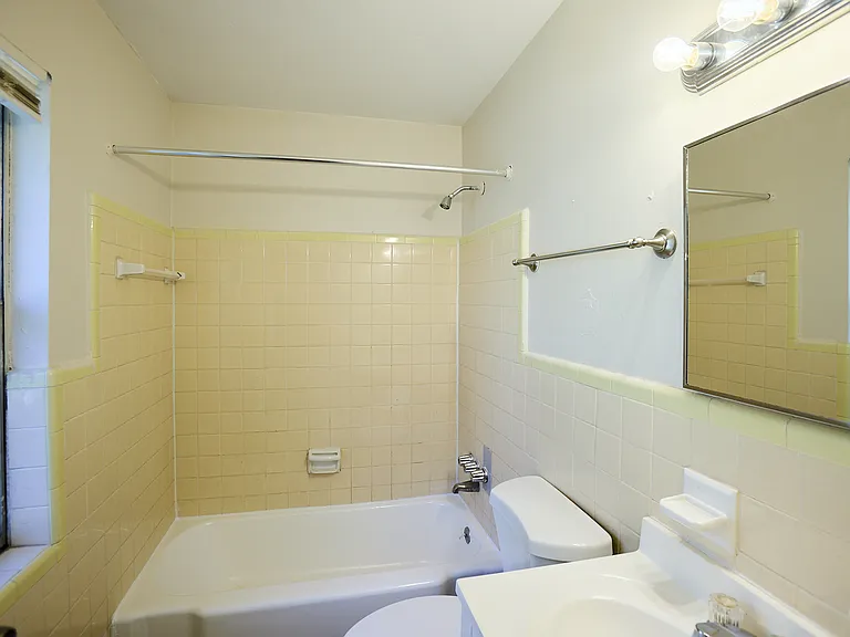 Lenox Apartments — Photo 13