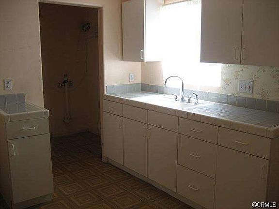 3rd image of 769 W 18th St