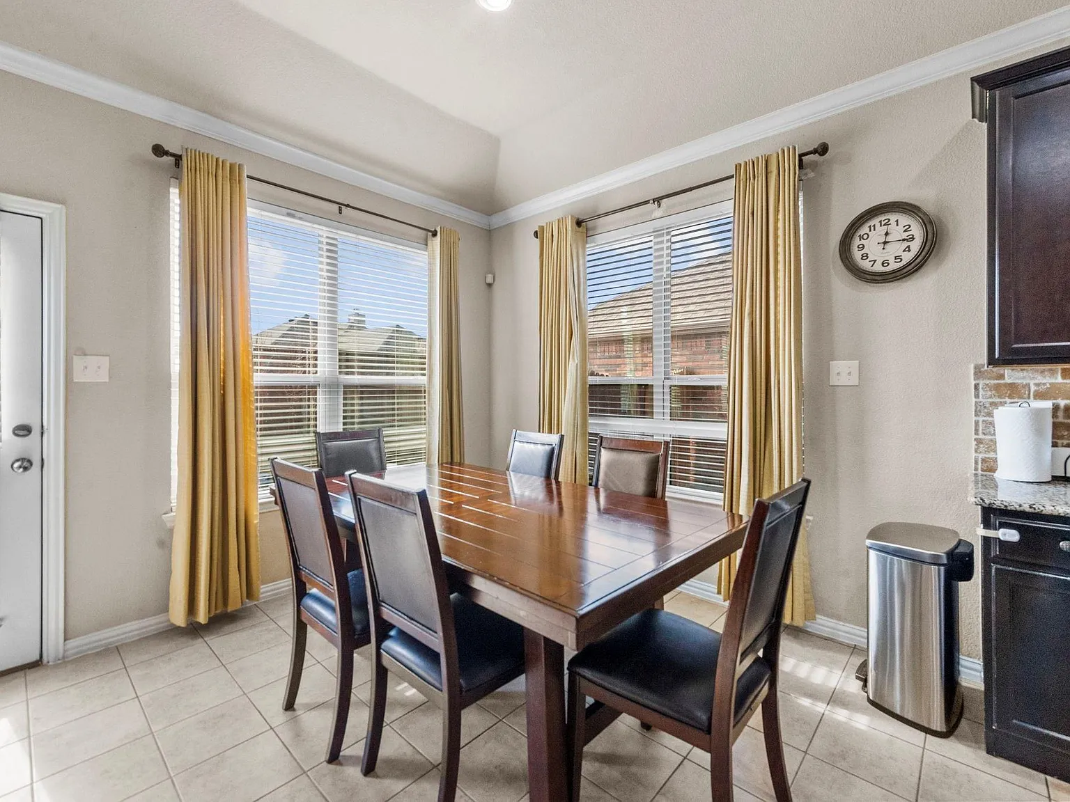 4 bed, 3.5 bath, 3002 sqft, $3,000 — Photo 3