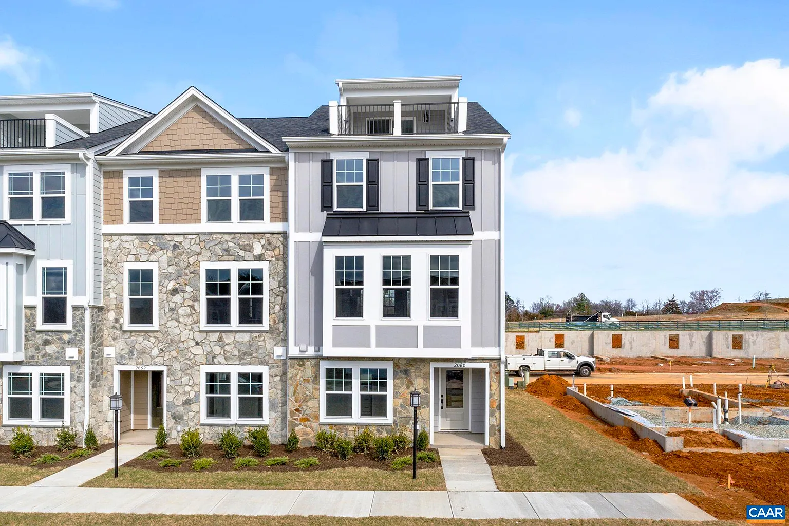 732 Park Ridge Dr photo 1