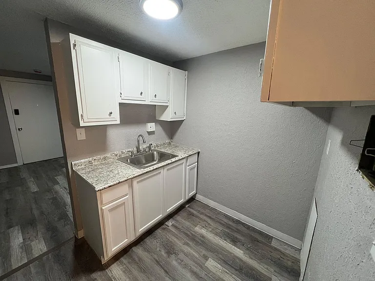 13420 Euclid Ave — Photo 38