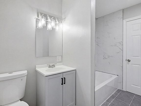 3rd image of 25 Elizabeth St #2