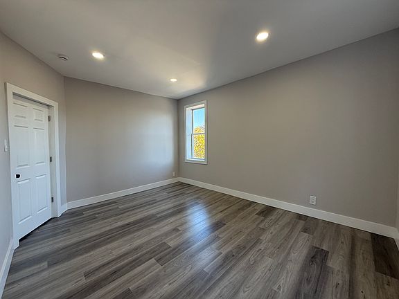 4th image of 632 Bergen Ave #403