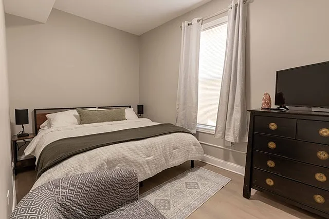 3049 N Avers Ave #2 — Photo 14