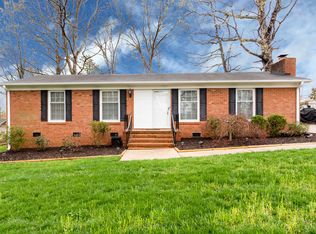 402 White Oak Ln, Matthews, NC 28104