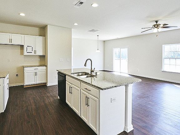5th image of 2407 Lily Dr