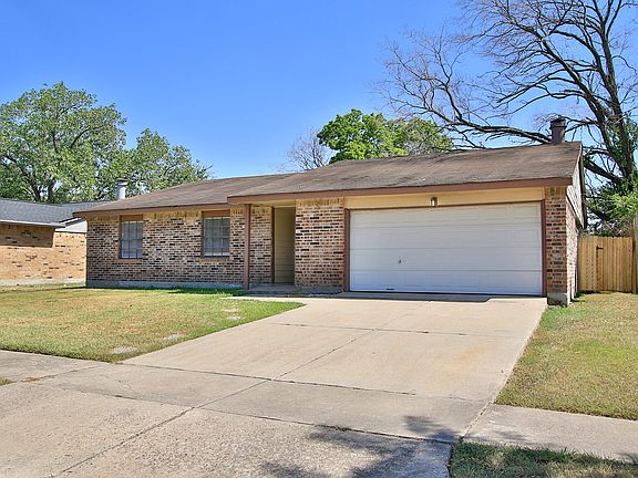 3rd image of 17503 Autumn Trails Ln