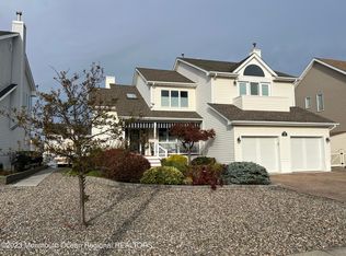 18 Centerboard Dr, Bayville, NJ 08721