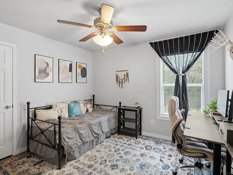 2111 Lone Star Rd — Photo 15