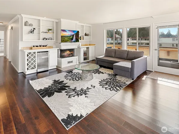 8516 196th Street SW #302, Edmonds, WA 98026