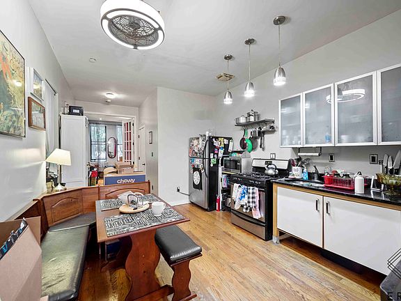 4th image of 1050 Putnam Ave APT 1L