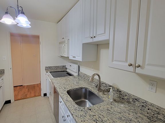 5th image of 9701 Fields Rd #407-1