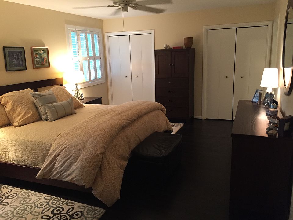 2nd image of 9 Hampshire Woods Ct