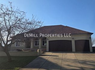 1052 E Gaslight Dr, Springfield, MO 65810