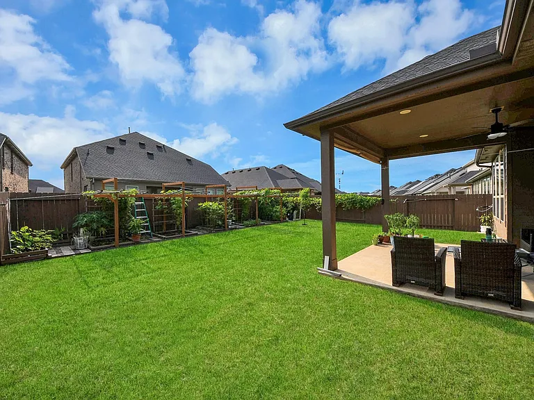 606 Round Lake Dr — Photo 30