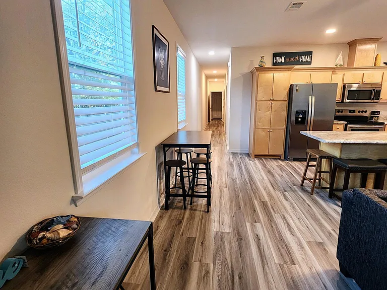 1023 W Blount St — Photo 8