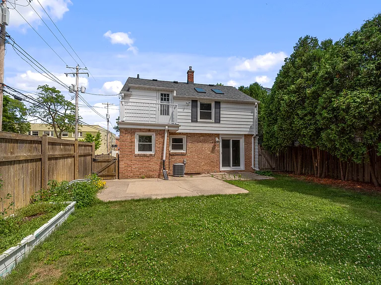 5577 N Kent Ave — Photo 33