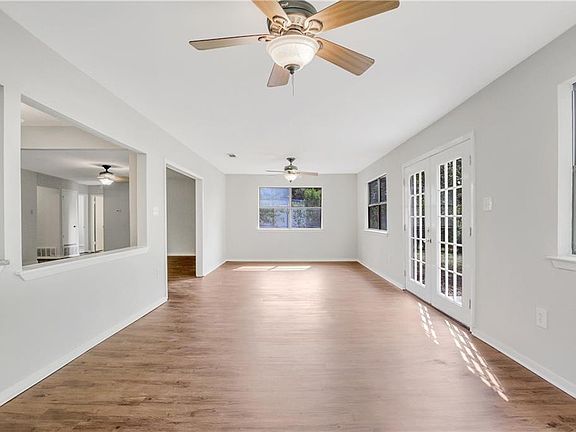 5th image of 2233 Biscayne Dr W
