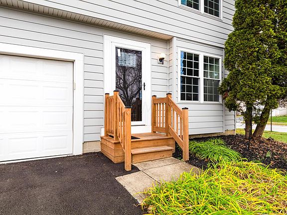 2nd image of 3289 Foxpoint Dr