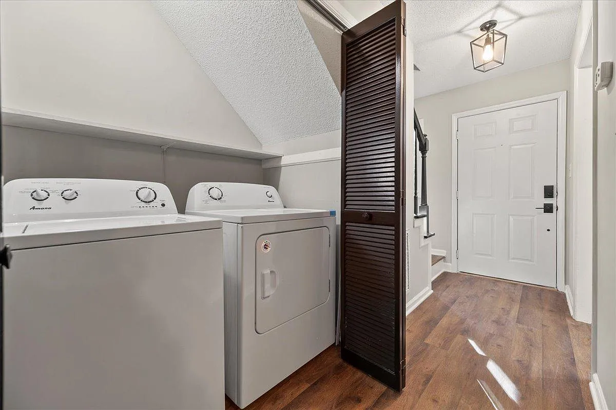 2 bed, 1.5 bath, 1108 sqft, $2,000 — Photo 4
