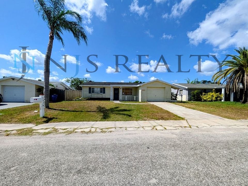 1st image of 3034 Roxbury Dr