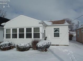 108 W Walnut St, Oak Harbor, OH 43449