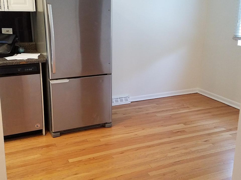 Kitchen eating area