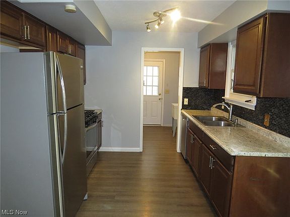 3rd image of 333 Parkway Dr