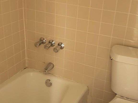 5th image of 566 E Avenue J APT C