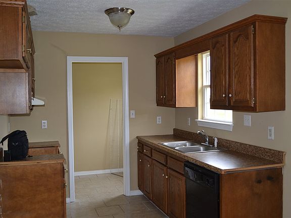 2nd image of 371 Robin Hood Trl