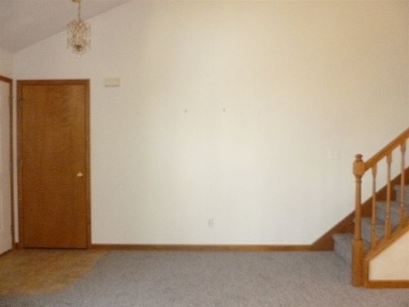 w/long walls for furniture placement