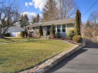 118 Papermill Ln, Fairfield, CT 06824