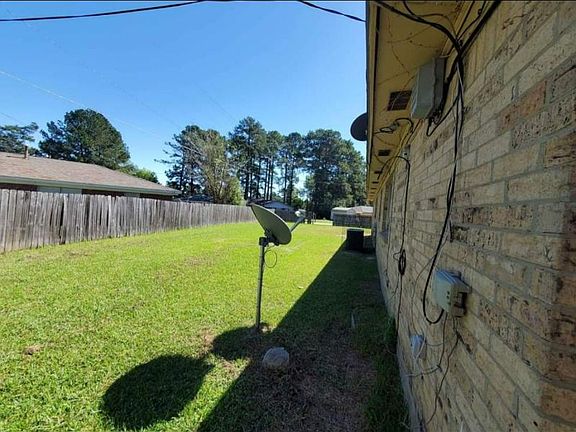 2nd image of 300 Ivy St