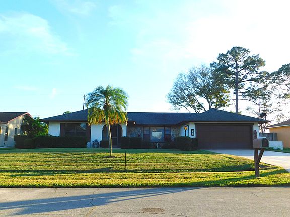 2nd image of 830 SE Evergreen Ter