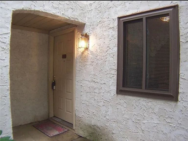 79 Park Gate Dr — Photo 16