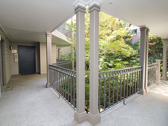 3rd image of 1320 SW Hall St APT 202