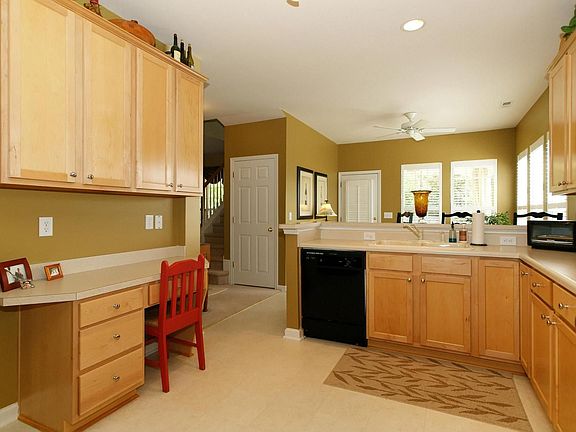 Large kitchen with built in desk...Perfect for your "command center"
