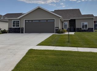 421 Westview Ln E, West Fargo, ND 58078