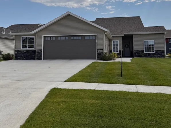 421 Westview Ln E, West Fargo, ND 58078