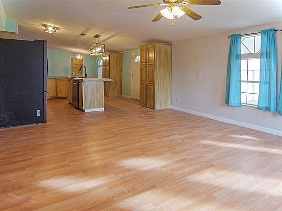 5th image of 4608 Coral St